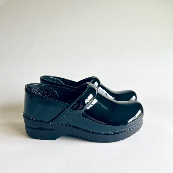 Dansko Black Patent Leather Clogs size EUR 38, US 7.5 - Picture 2 of 16